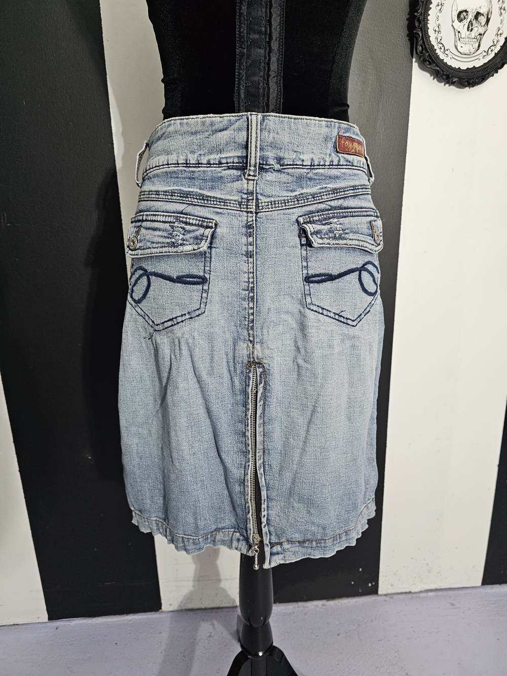 Light Wash Denim Pencil Skirt - Women - Picture 5 of 6
